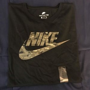 Nike camo tee